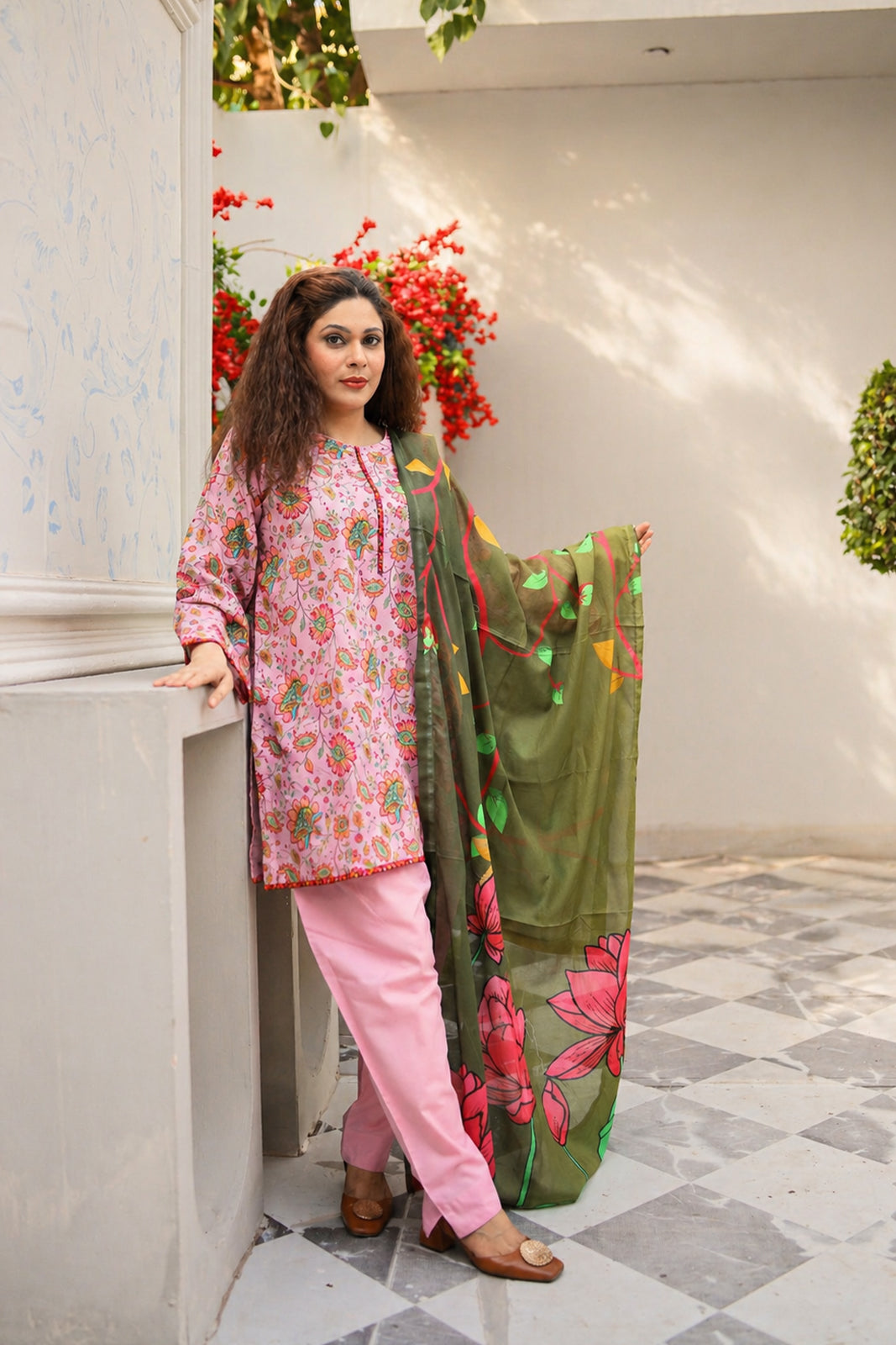 Pink Vintage Floral Printed Lawn 3-Piece Stitched Suit